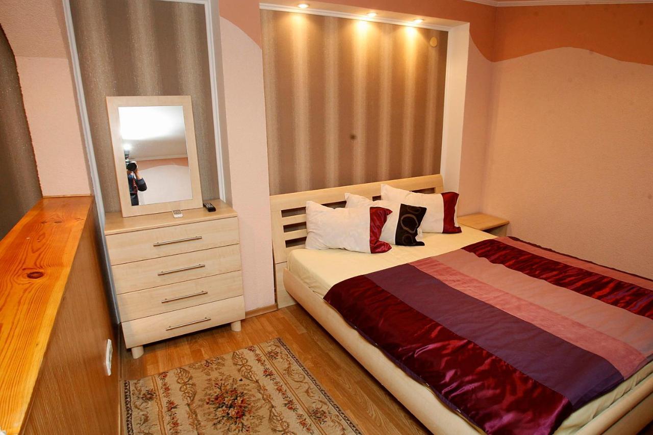 Simfonia Lwiw Apartment ลวีฟ ภายนอก รูปภาพ