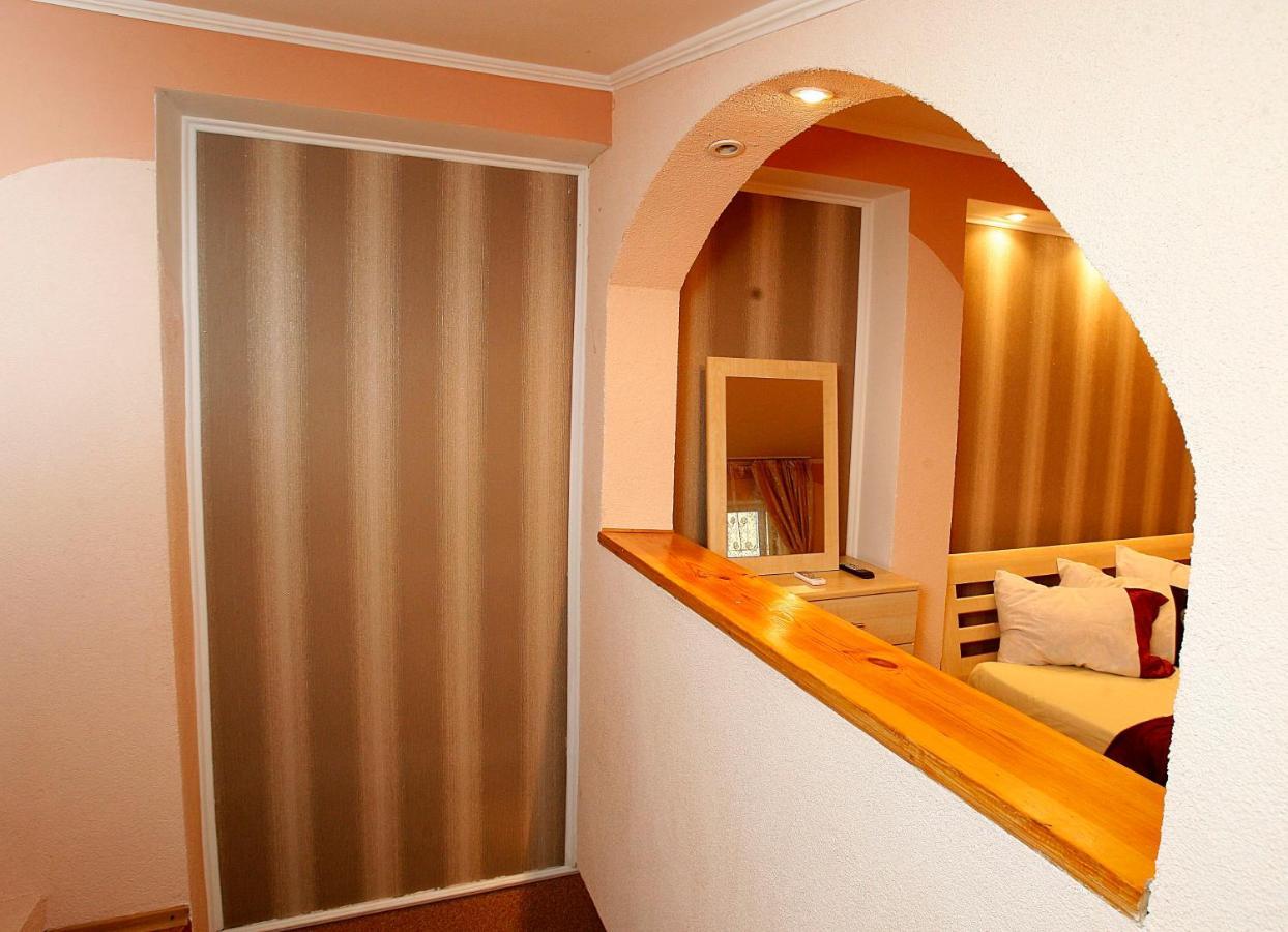 Simfonia Lwiw Apartment ลวีฟ ภายนอก รูปภาพ